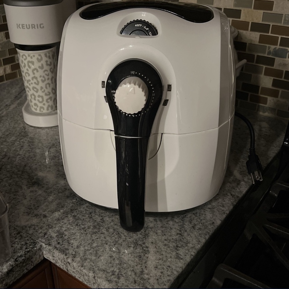 White and Black Air Fryer